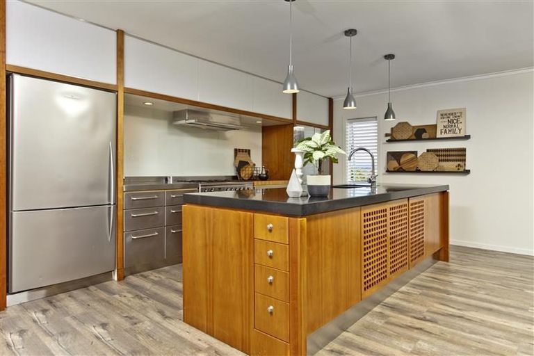 Photo of property in 98 Koraha Road, Kumeu, 0892