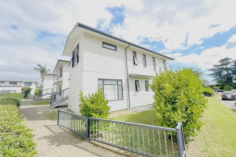 Photo of property in 143/2 Armoy Drive, East Tamaki, Auckland, 2016