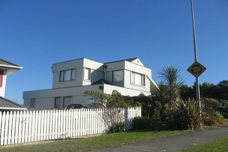 Photo of property in 42 Joseph Banks Drive, Whitby, Porirua, 5024