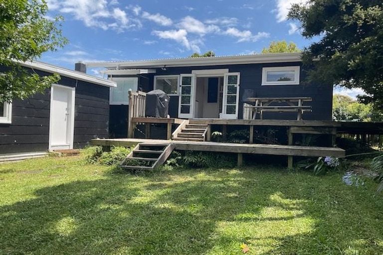Photo of property in 18 Norman Road, Titirangi, Auckland, 0604