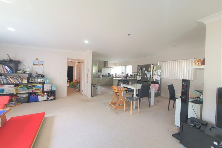 Photo of property in 33b Edmonton Road, Henderson, Auckland, 0612