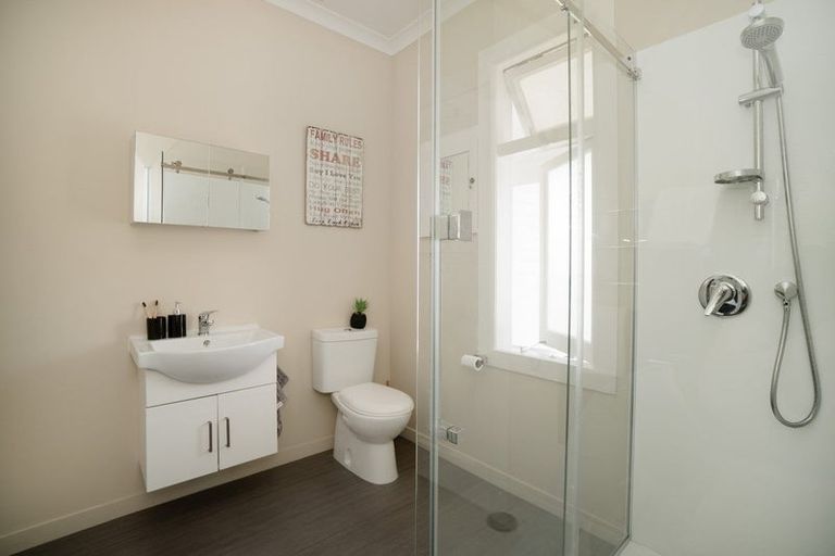 Photo of property in 21 Burns Avenue, Takaro, Palmerston North, 4412