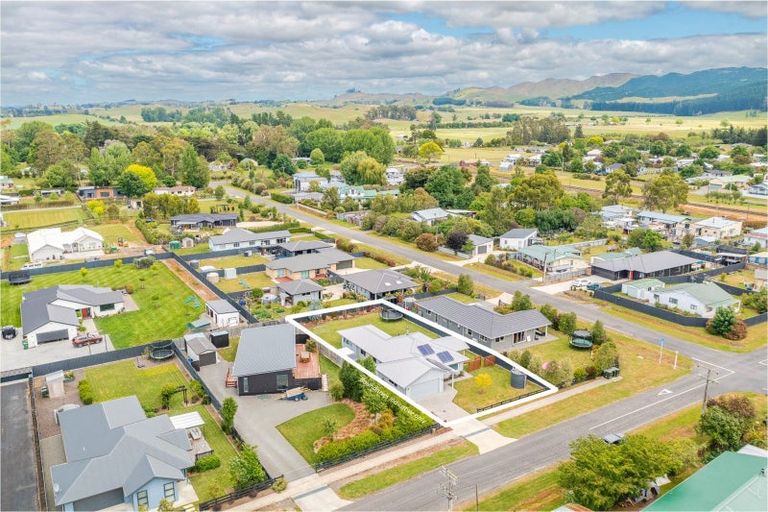 Photo of property in 16 Dee Street, Otane, 4202