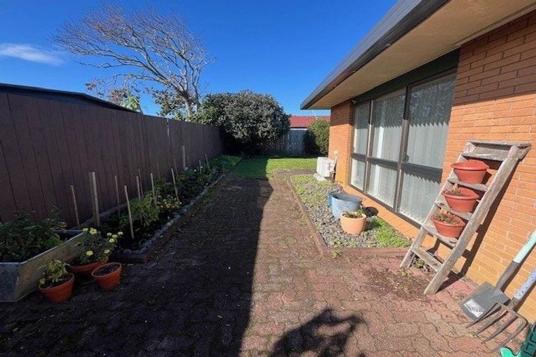 Photo of property in 32 Jillteresa Crescent, Half Moon Bay, Auckland, 2012