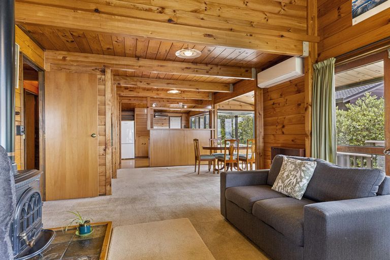 Photo of property in 23 Ewing Grove, Acacia Bay, Taupo, 3330