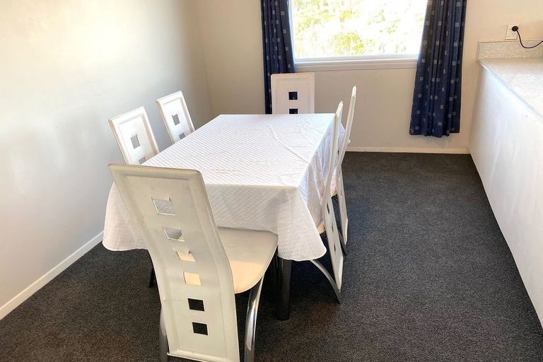 Photo of property in 131 Ruskin Road, Newlands, Wellington, 6037