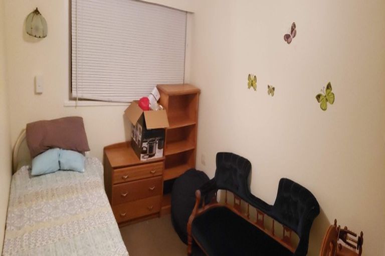 Photo of property in 88 Chivalry Road, Glenfield, Auckland, 0629