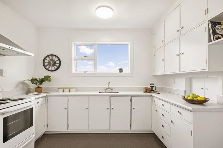 Photo of property in 36 Tio Tio Road, Miramar, Wellington, 6022