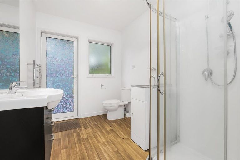 Photo of property in 561c Glenfield Road, Glenfield, Auckland, 0629