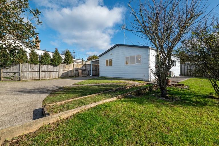Photo of property in 8a Fordham Street, Beach Haven, Auckland, 0626