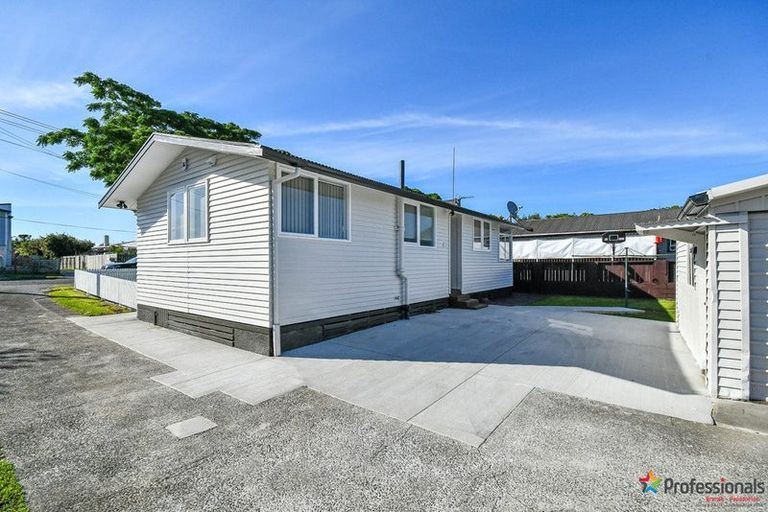 Photo of property in 1/2 Kent Road, Manurewa, Auckland, 2102