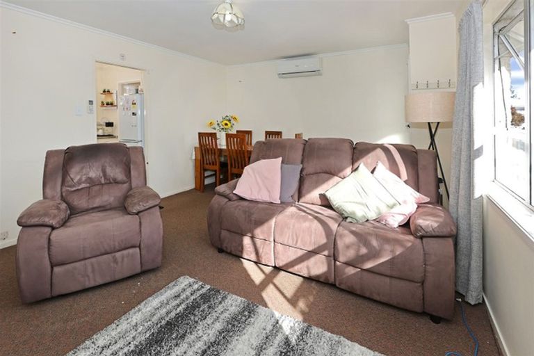 Photo of property in 1/28 Taipari Road, Te Atatu Peninsula, Auckland, 0610