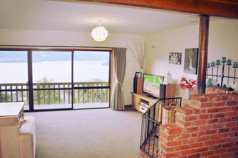 Photo of property in 12 Caples Place, Fernhill, Queenstown, 9300