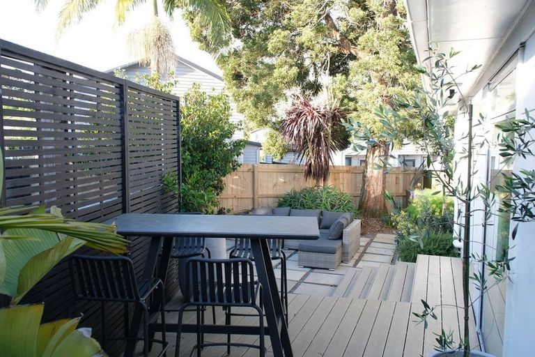 Photo of property in 12a Hinton Place, Weymouth, Auckland, 2103