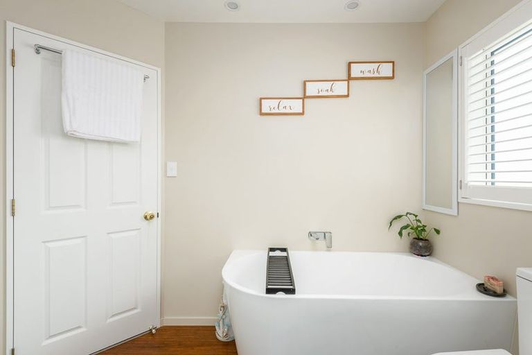 Photo of property in 24 Wendy Place, Heathcote Valley, Christchurch, 8022