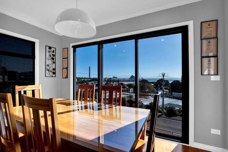 Photo of property in 5 South Road, Moturoa, New Plymouth, 4310