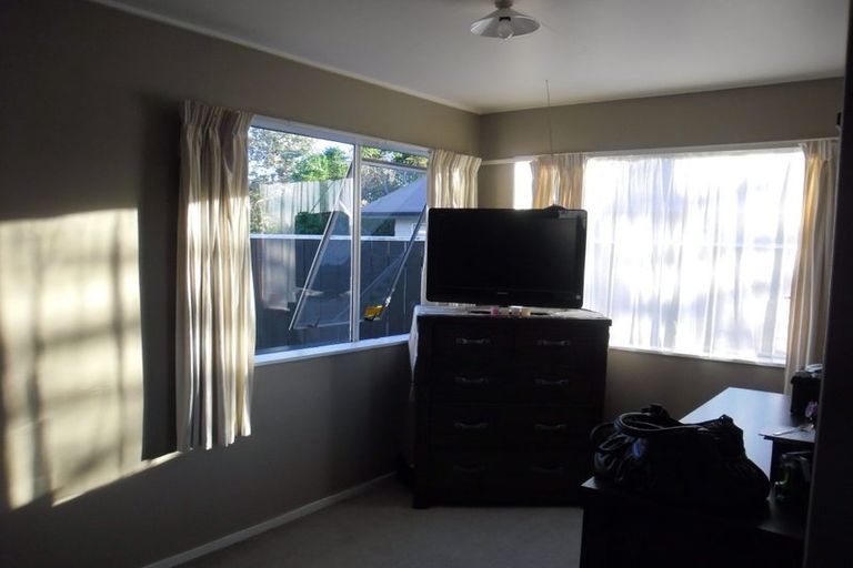 Photo of property in 42 Acacia Street, Kelvin Grove, Palmerston North, 4414