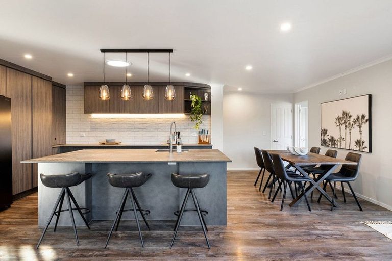 Photo of property in 28 Madison Street, Cambridge, 3434