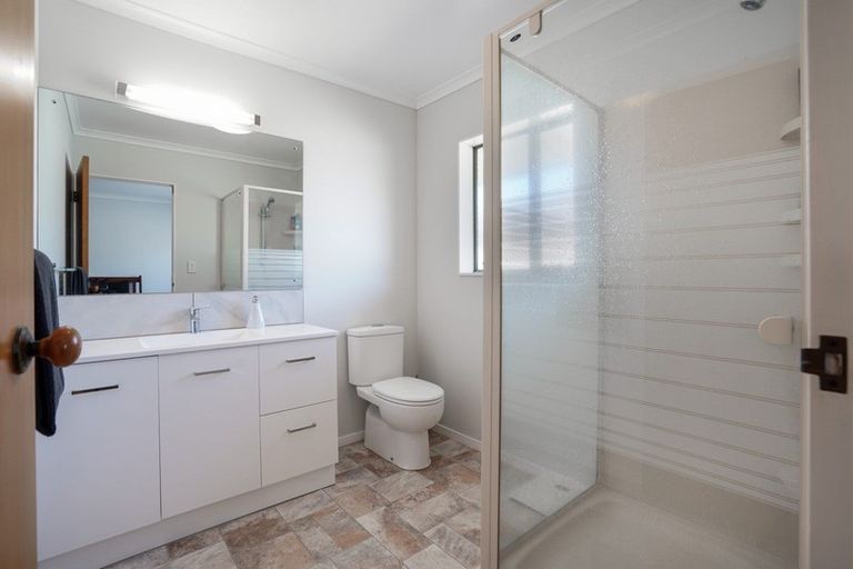 Photo of property in 4 Rothesay Place, Highbury, Palmerston North, 4412