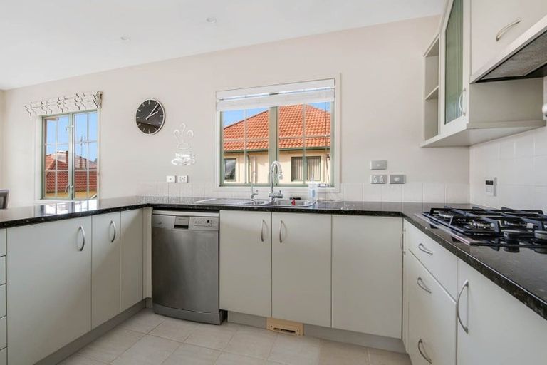 Photo of property in 24 Parkwood Crescent, Gulf Harbour, Whangaparaoa, 0930