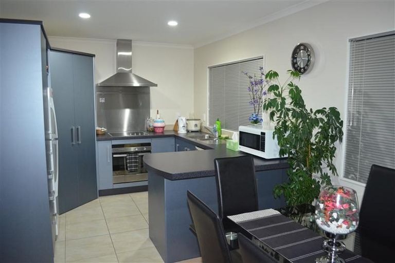 Photo of property in 16 Percy Kinsman Crescent, Riverstone Terraces, Upper Hutt, 5018
