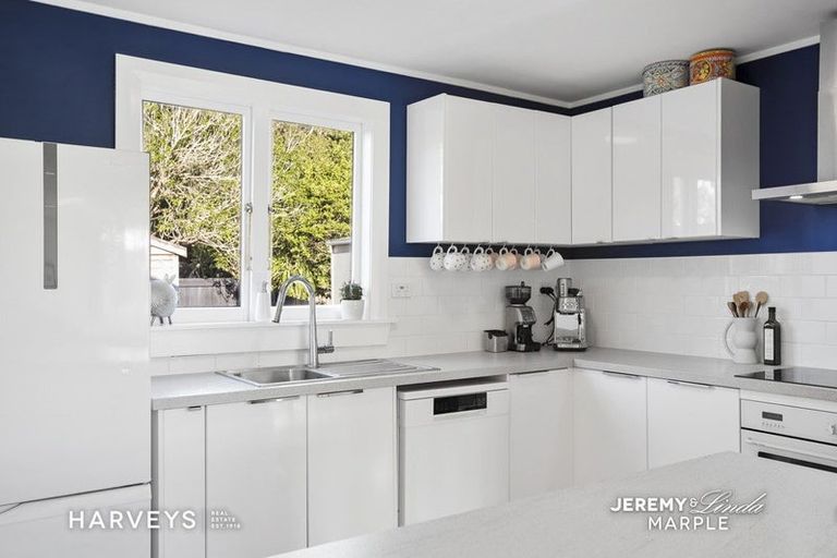 Photo of property in 1/112a View Road, Sunnyvale, Auckland, 0612