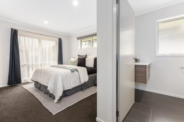 Photo of property in 26 Mooring Close, Whitby, Porirua, 5024