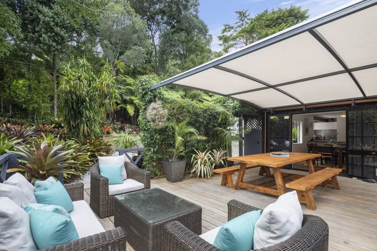 Photo of property in 109 Takahe Road, Titirangi, Auckland, 0604