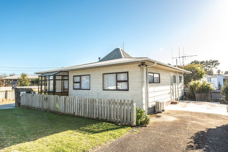 Photo of property in 3 Titoki Street, Castlecliff, Whanganui, 4501