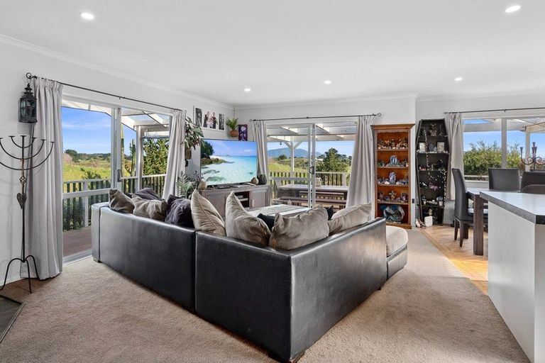 Photo of property in 24 Harakeke Road, Te Horo, Otaki, 5581