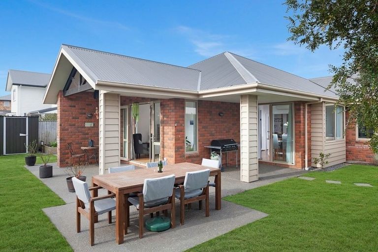 Photo of property in 43 Ruahine Place, Parklands, Christchurch, 8083