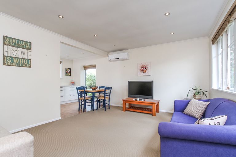 Photo of property in 10 Stottholm Road, Titirangi, Auckland, 0604