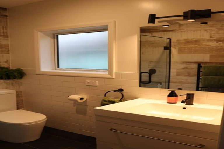 Photo of property in 22 Taikata Road, Te Atatu Peninsula, Auckland, 0610