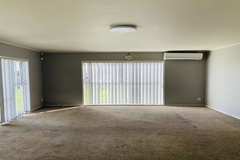 Photo of property in 2 Sunlands Drive, Manurewa, Auckland, 2102