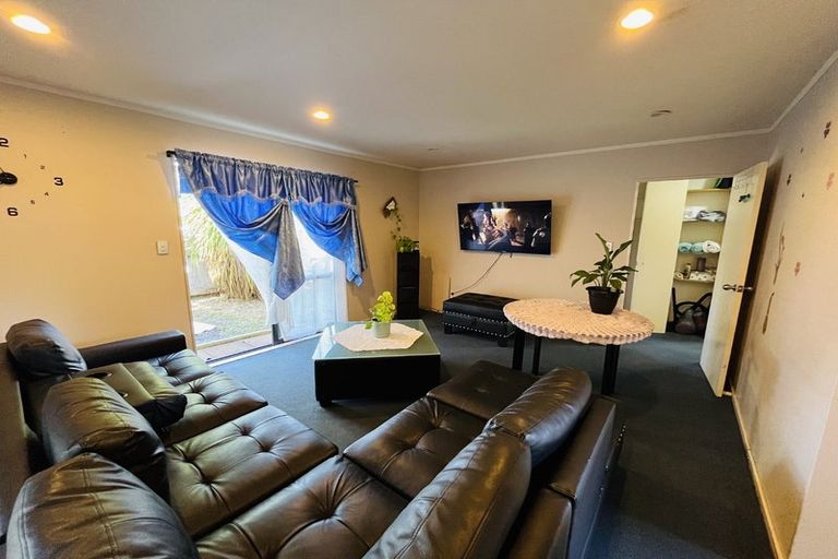 Photo of property in 6 Lawson Way, Weymouth, Auckland, 2103