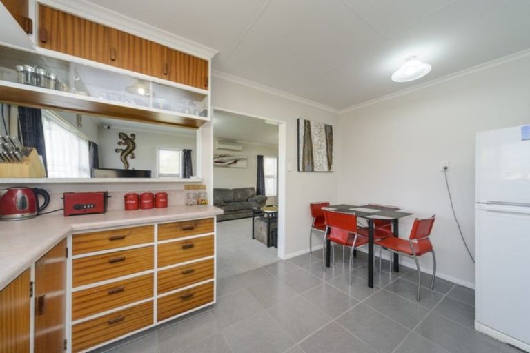 Photo of property in 1 Cohen Place, Milson, Palmerston North, 4414