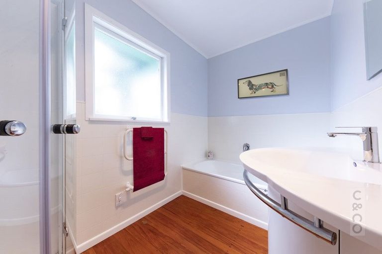 Photo of property in 380 Muriwai Road, Waimauku, 0881