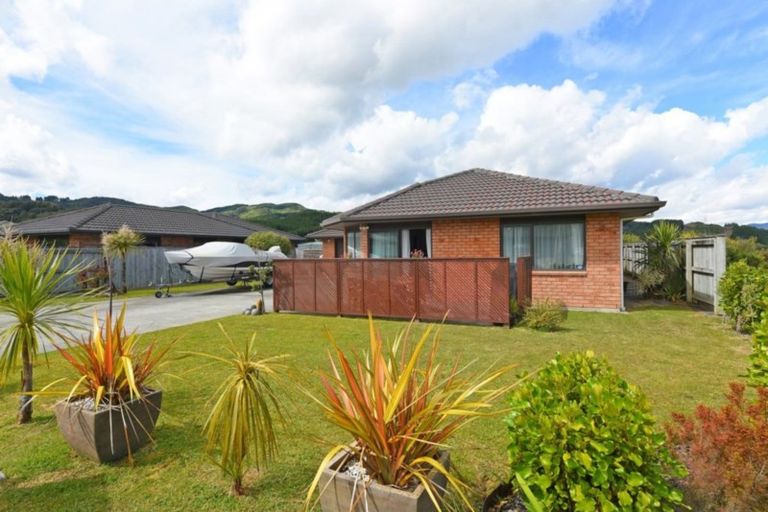 Photo of property in 21 Percy Kinsman Crescent, Riverstone Terraces, Upper Hutt, 5018