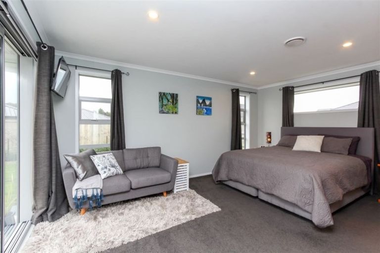 Photo of property in 4 Pebble Beach Court, Waiwhakaiho, New Plymouth, 4312