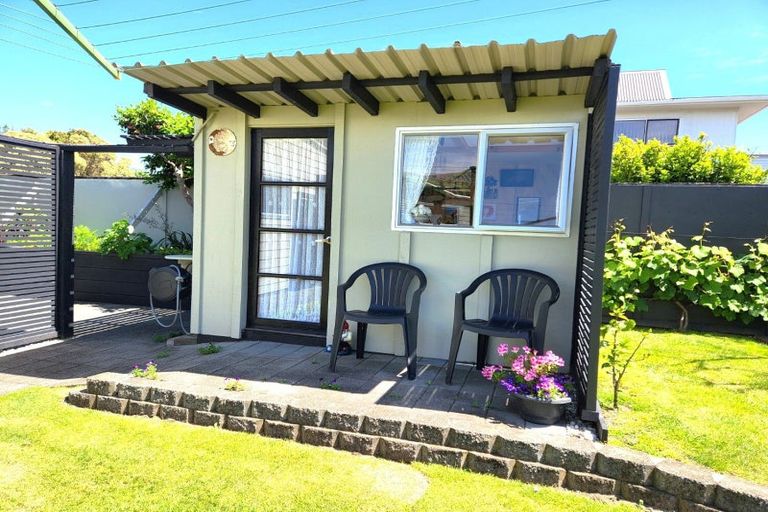 Photo of property in 38 Wairau Road, Oakura, 4314