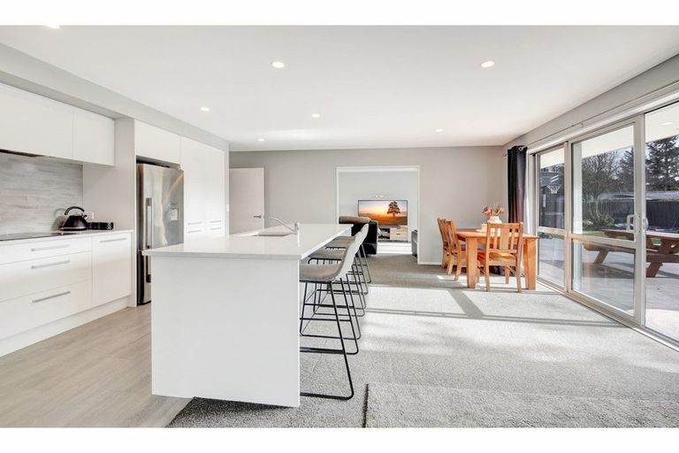 Photo of property in 177b High Street, Oxford, 7430