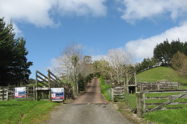 Photo of property in 10 Wendy Road, Waitakere, Auckland, 0816