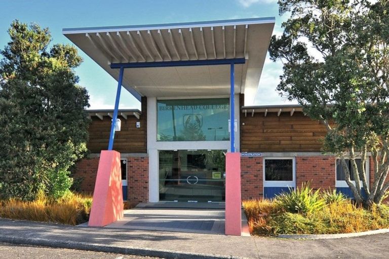 Photo of property in 1/5 Stott Avenue, Birkdale, Auckland, 0626