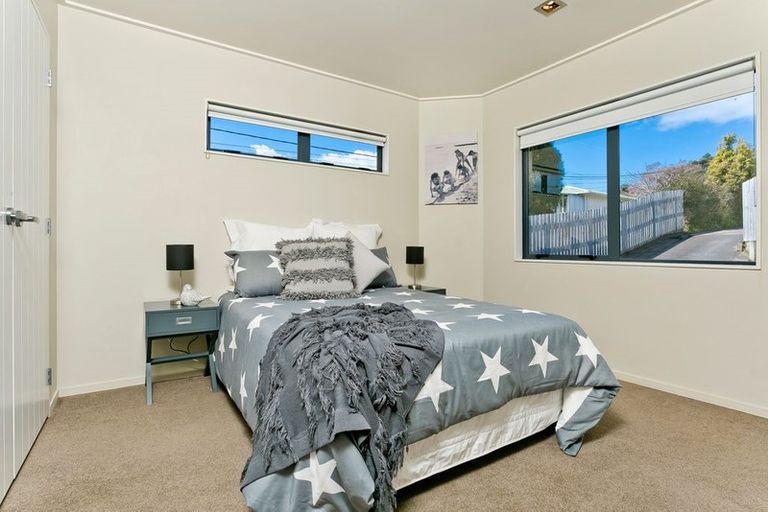 Photo of property in 229a Wairau Road, Totara Vale, Auckland, 0627