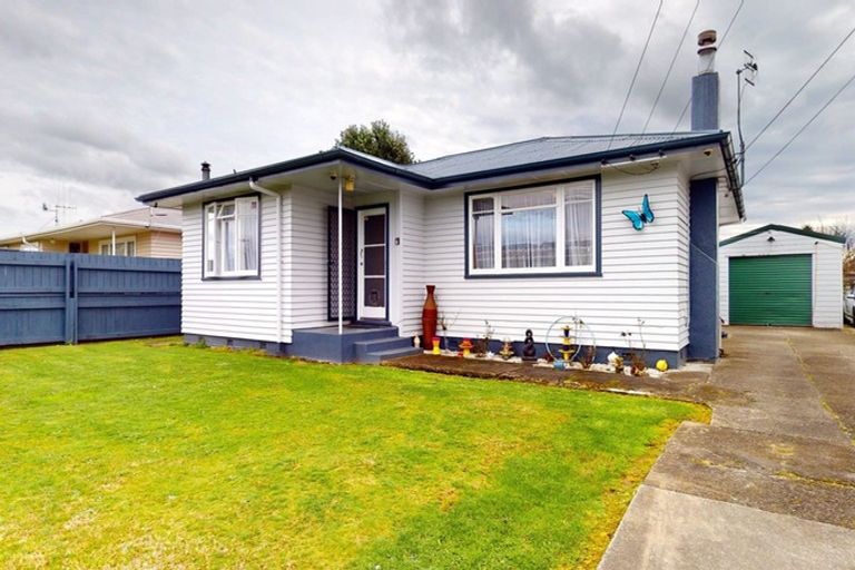 Photo of property in 11 Ferguson Street, Levin, 5510