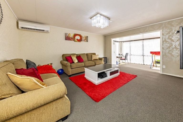 Photo of property in 1/13 Mon Desir Place, Manurewa, Auckland, 2102