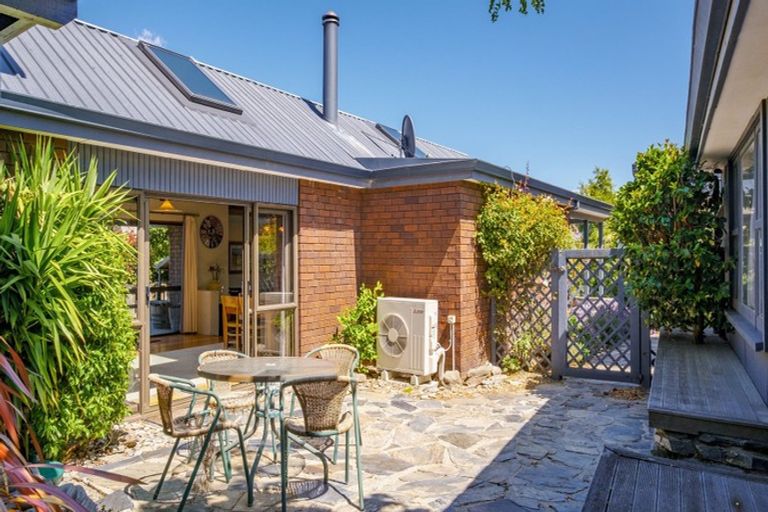 Photo of property in 12 Mulberry Lane, Wanaka, 9305