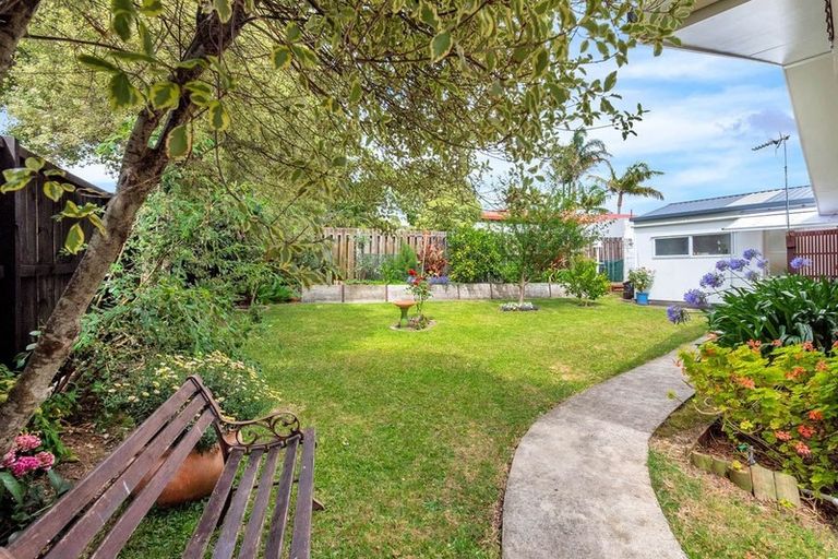Photo of property in 1/149 Farquhar Road, Glendene, Auckland, 0602
