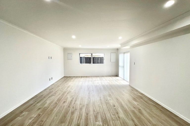 Photo of property in 54 Stranraer Crescent, Wattle Downs, Auckland, 2103