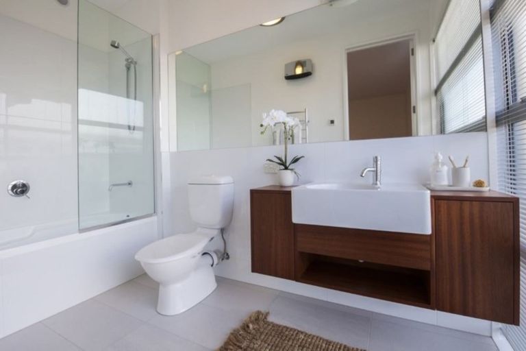 Photo of property in Braemar Apartments, 2/2 Cranmer Square, Christchurch Central, Christchurch, 8013